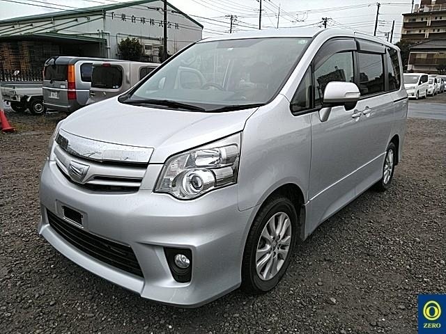 2013 TOYOTA NOAH SI